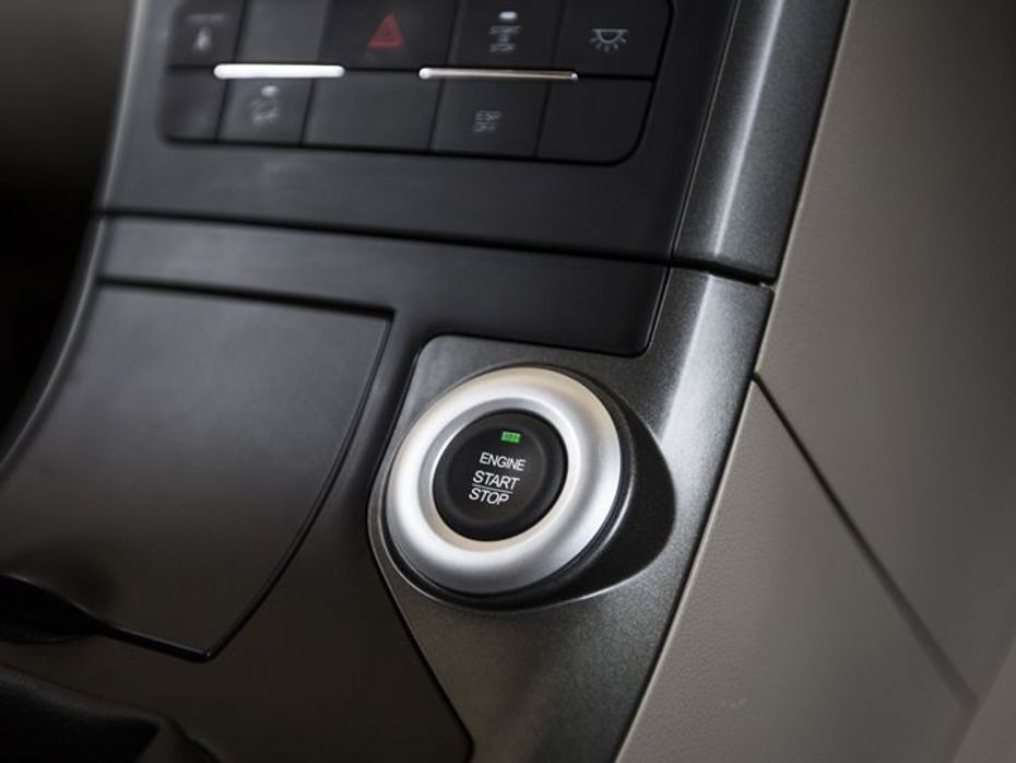 Push button start option is also available on 2015 Mahindra XUV500 W10 version