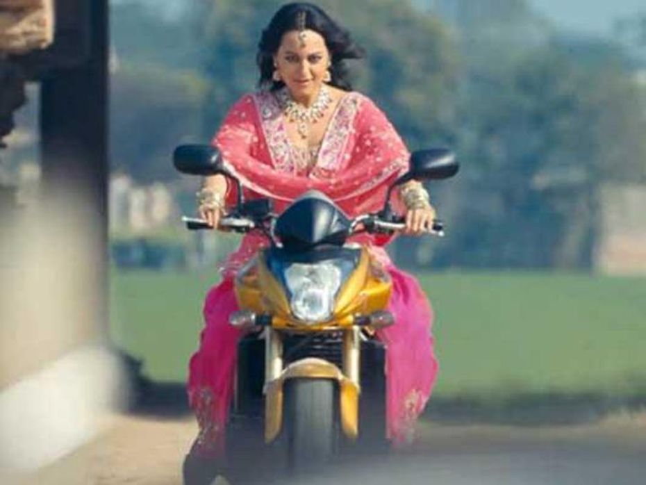 Sonakshi Sinha pulled off a bike riding scene in the movie Son of Sardar
