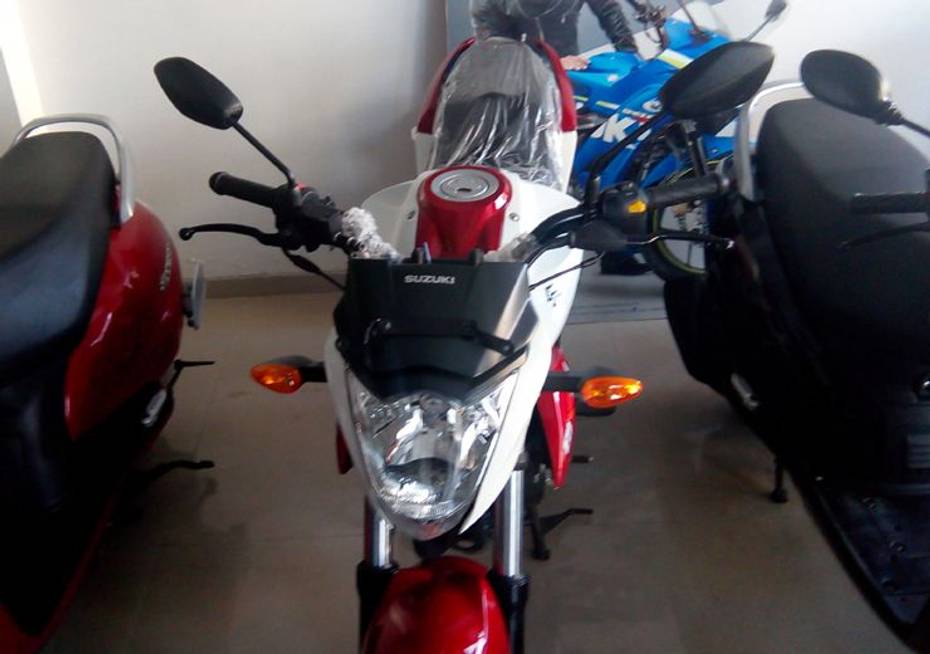 Suzuki Gixxer dual tone front