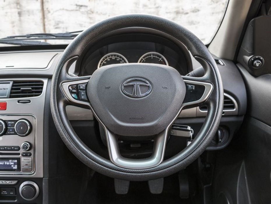 2015 Tata Safari Storme steering wheel