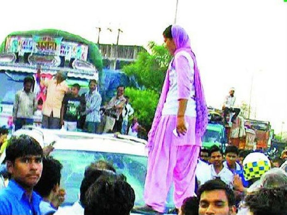Woman wrecks Mercedes-Benz car over eve-teasing in Agra