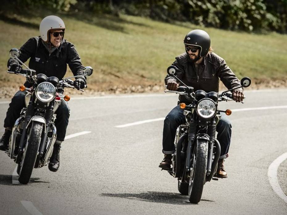 Triumph Bonnevile T120 / T120 Black action Triumph Bonnevile T120 / T120 Black action