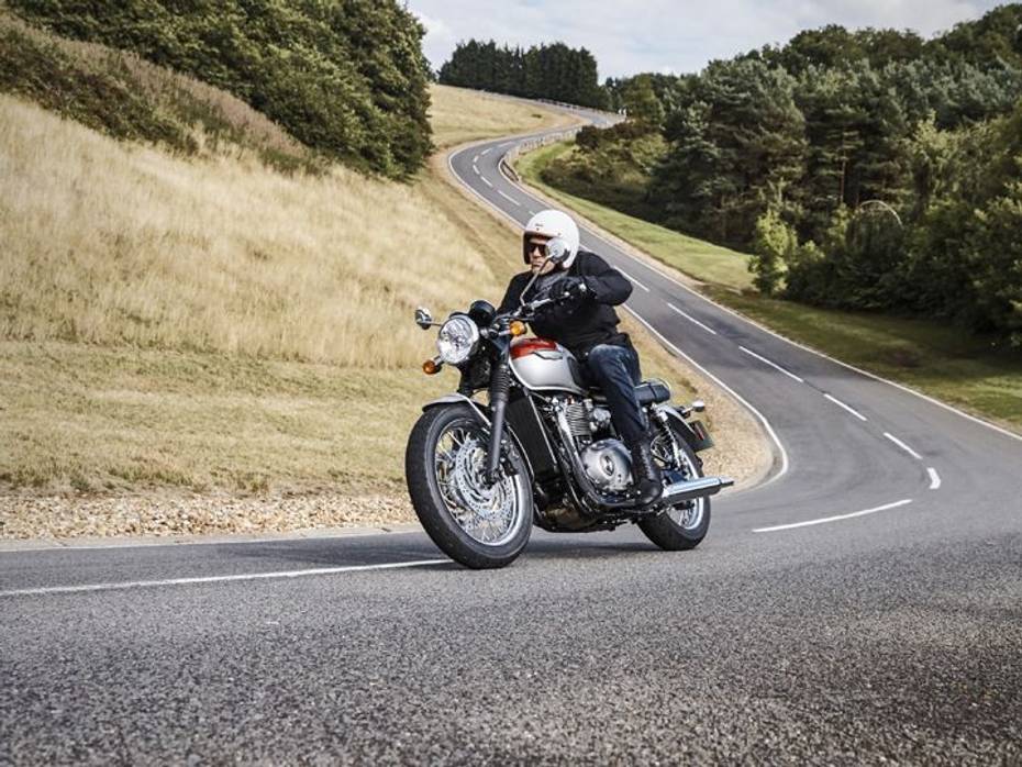 Triumph Bonnevile T120 action pic