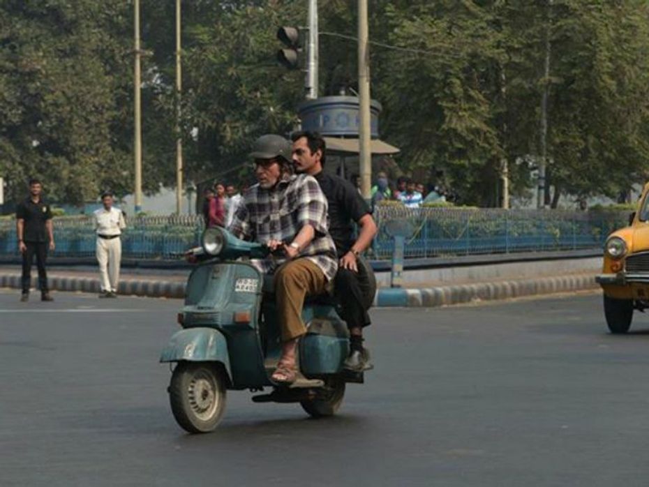Amitabh Bachchan now on Bajaj scooter in Kolkata as Nawazudd