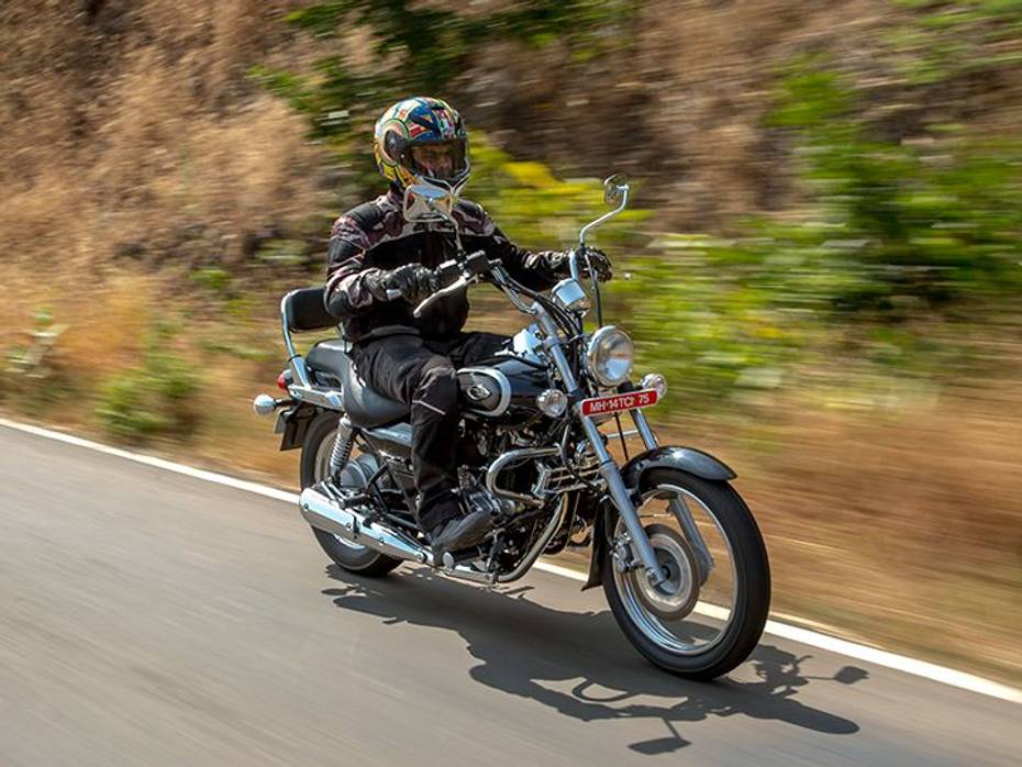 Bajaj Avenger Cruise 220 in action Bajaj Avenger Cruise 220 in action