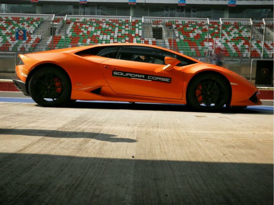 Lamborghini Huracan side profile