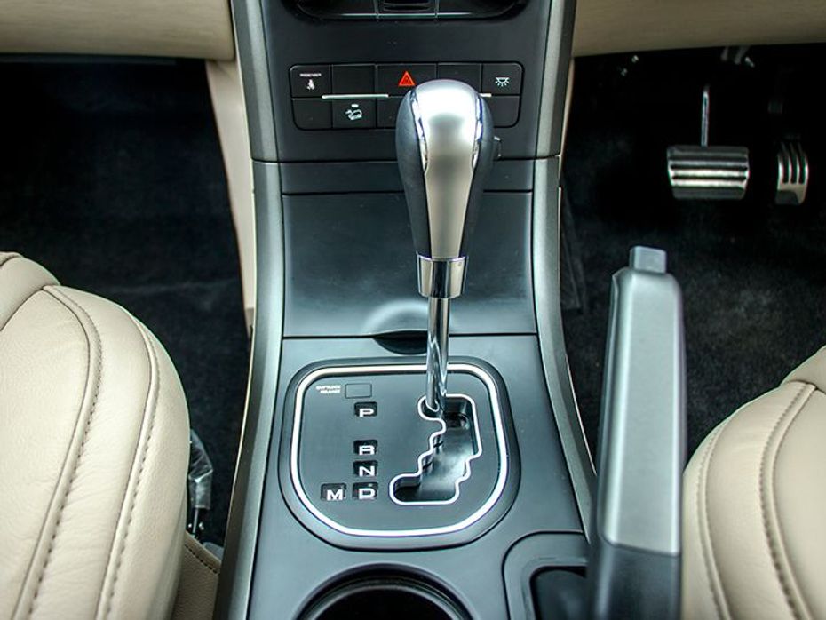 Mahindra XUV500 Automatic review gearshifter