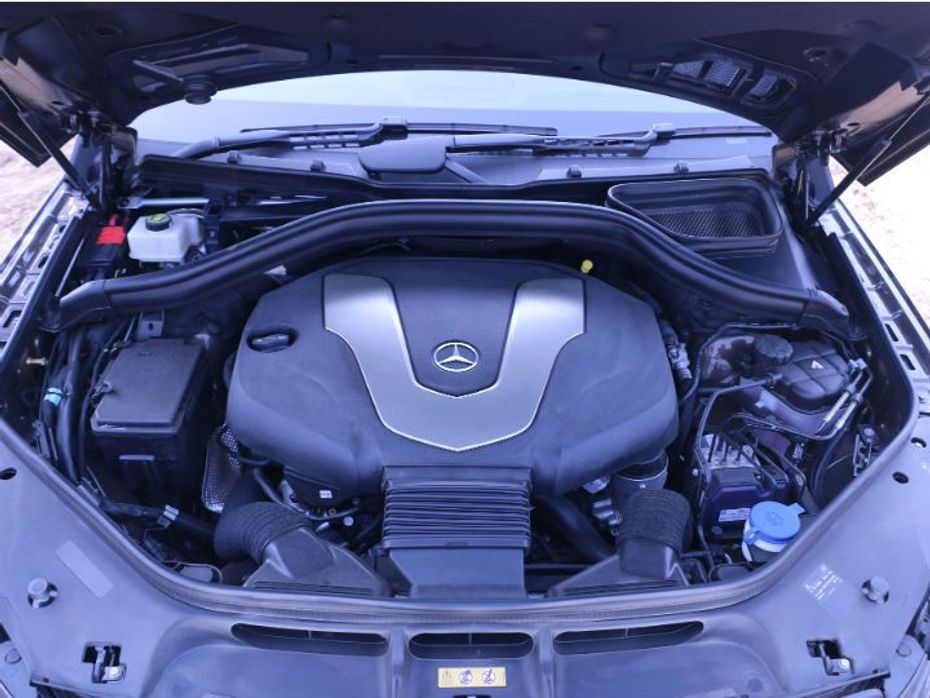 Mercedes-Benz GLE 350d engine shot