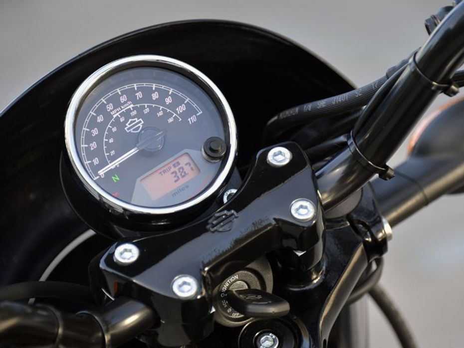 2015 Harley-Davidson instrument console