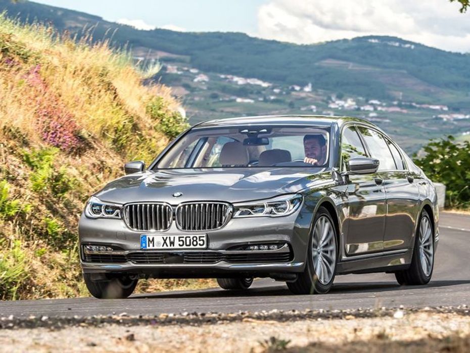 2016 BMW 7 Series action pic
