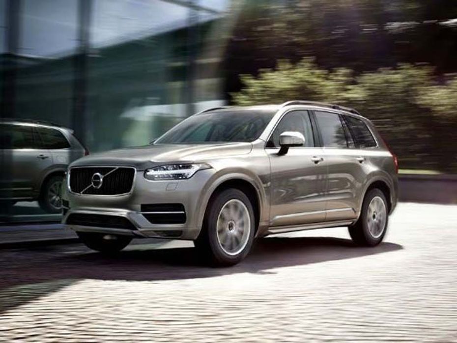 Volvo XC90 front action shot