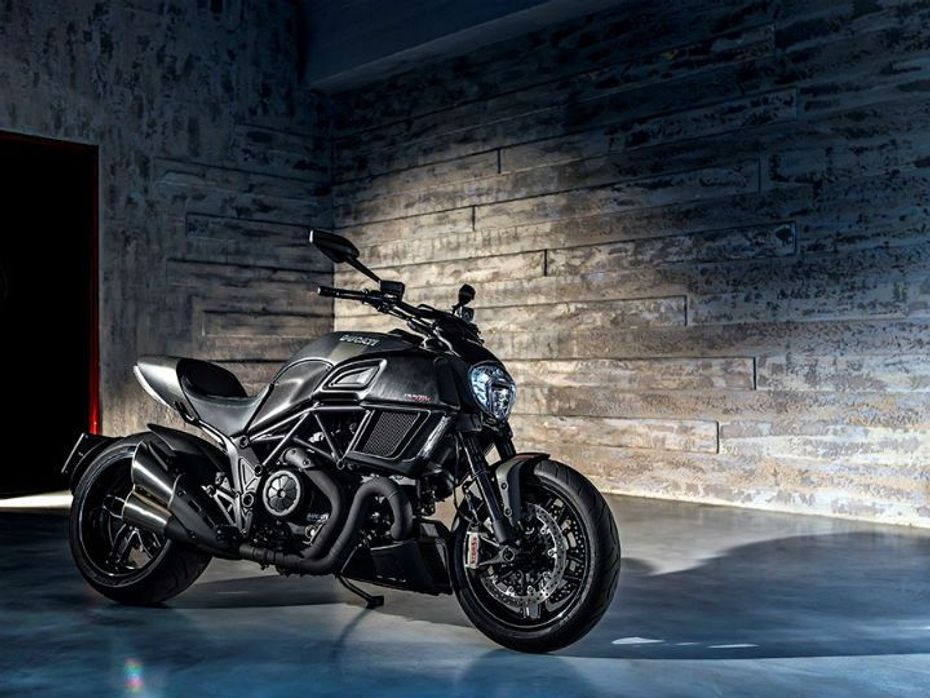 2016 Ducati Diavel Carbon revealed