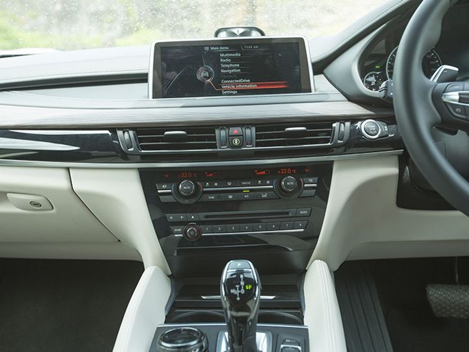 2015 BMW X6 centre console