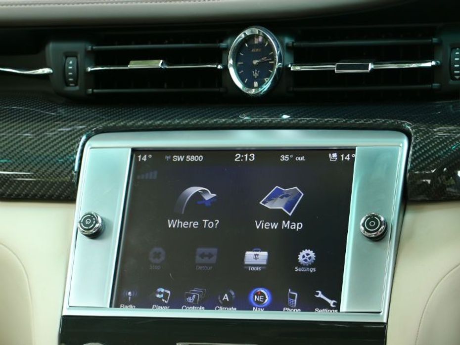 Maserati Quattroporte touchscreen system