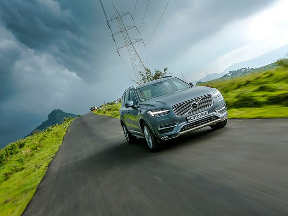 2015 Volvo XC90 in action