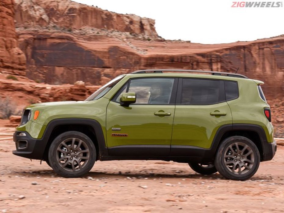 Jeep Renegade First Drive Review panning