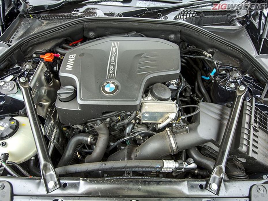 BMW 320i - Engine