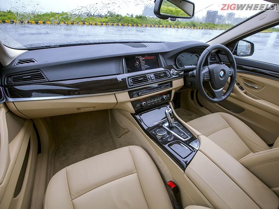 BMW 520i - Interior