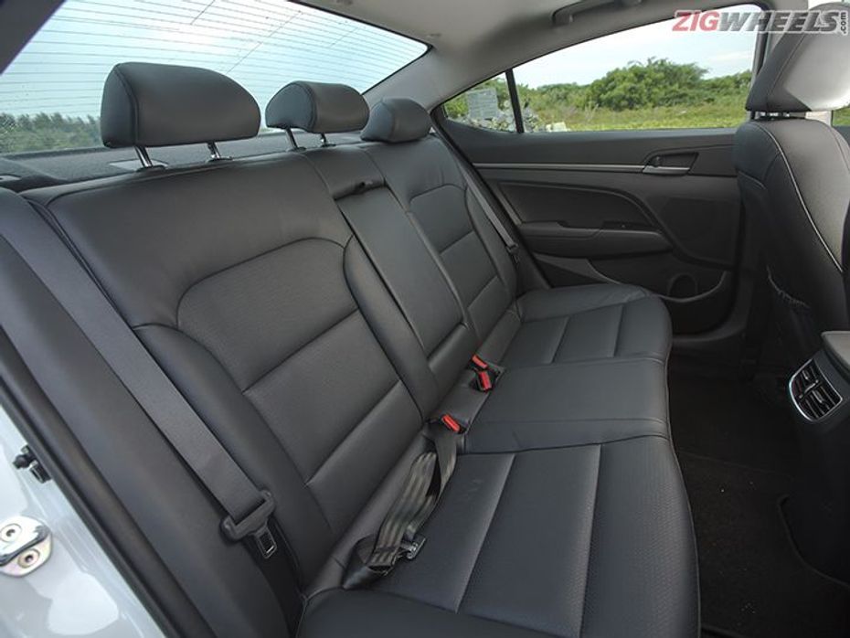 Hyundai Elantra: Rear seats