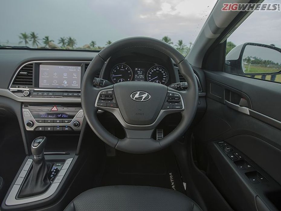 Hyundai Elantra: Steering Wheel