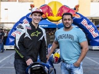 Salman Khan and Red Bull Stunt Rider Aras Gibieza Wows the Crowd at Suzuki Gixxer Day in Mumbai