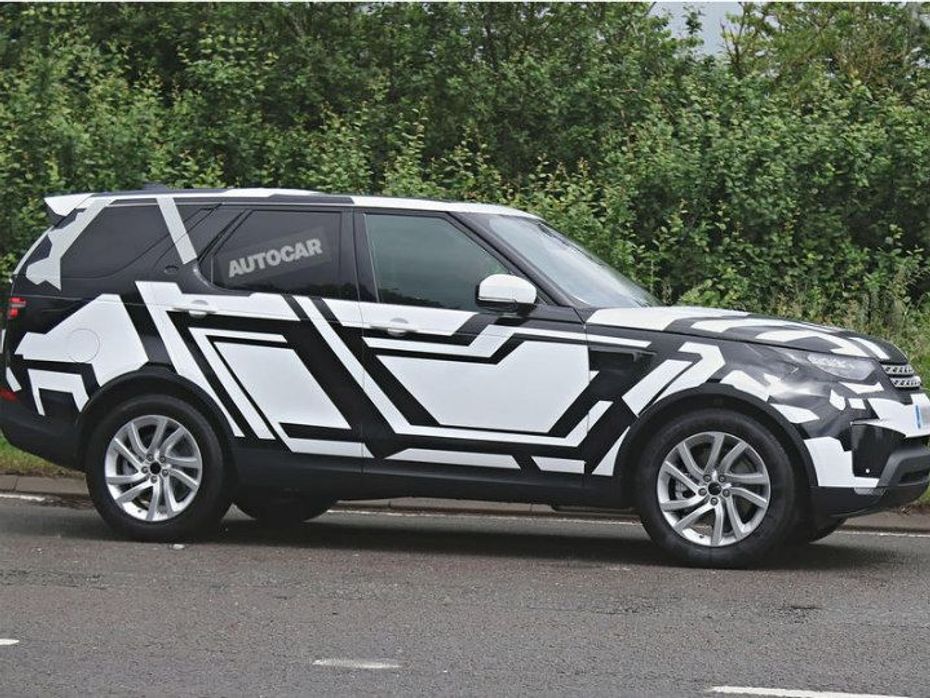 Land Rover Discovery side spy shot