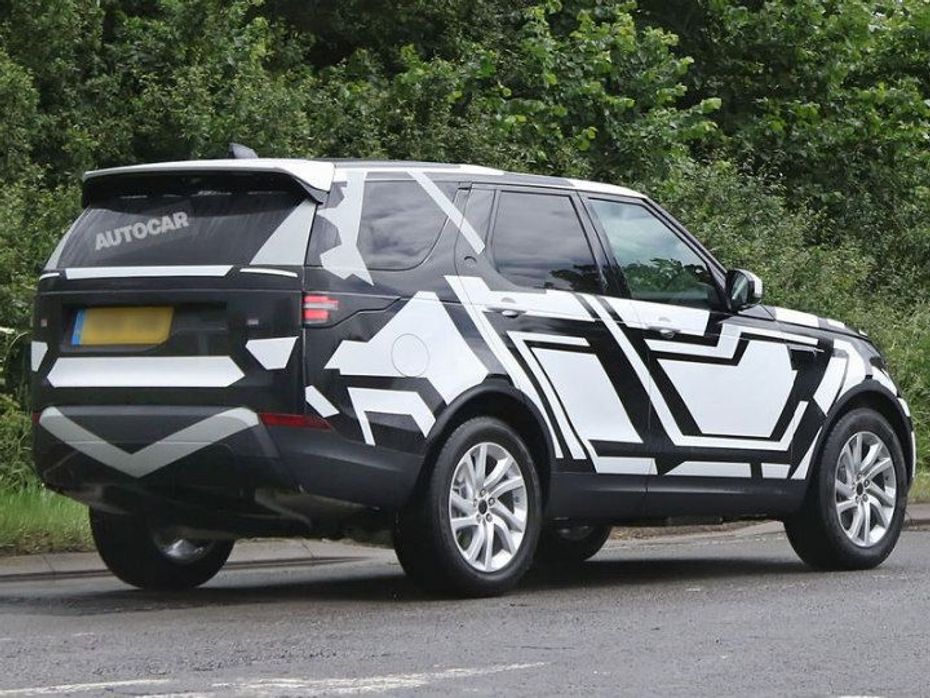 Land Rover Discovery rear quarter spy shot