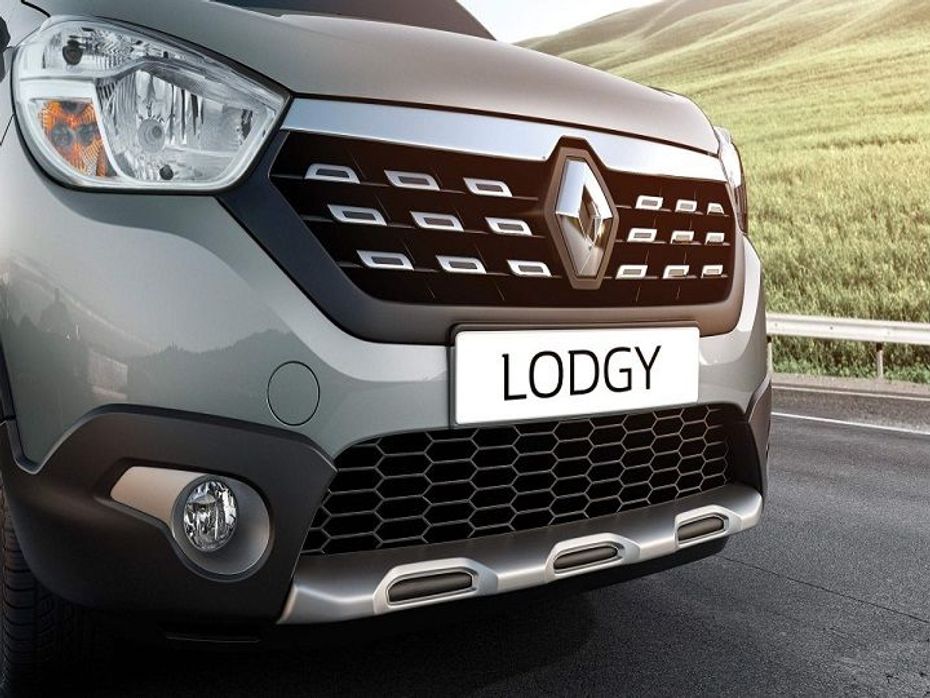 The chrome inserts on the grille of Renault Lodgy Stepway Edition