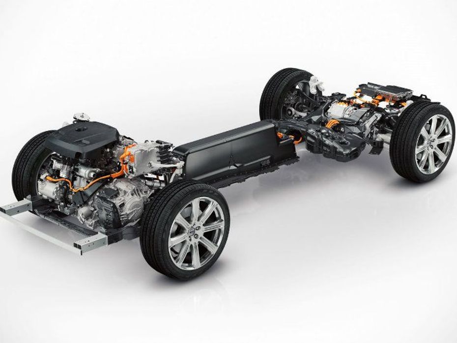 The powertrain of XC90 T8 Hybrid has twin-charged engine up front and the electric motor at the back. The battery pack is in the middle