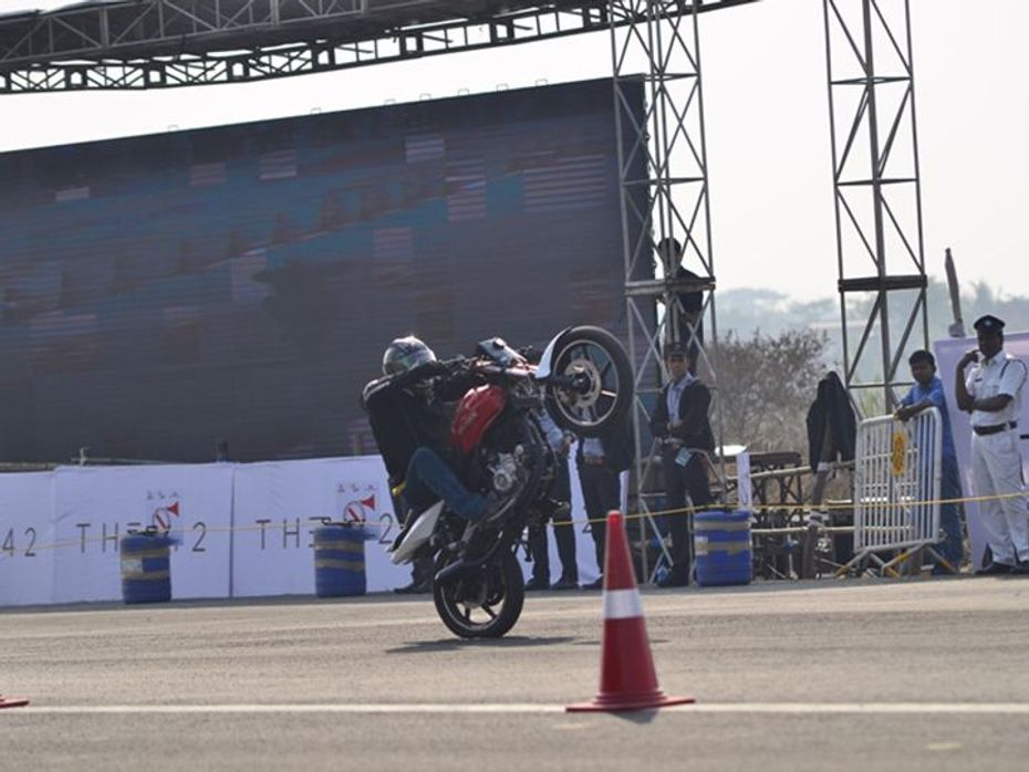 Guy pulls wheelie at the ISW 2016