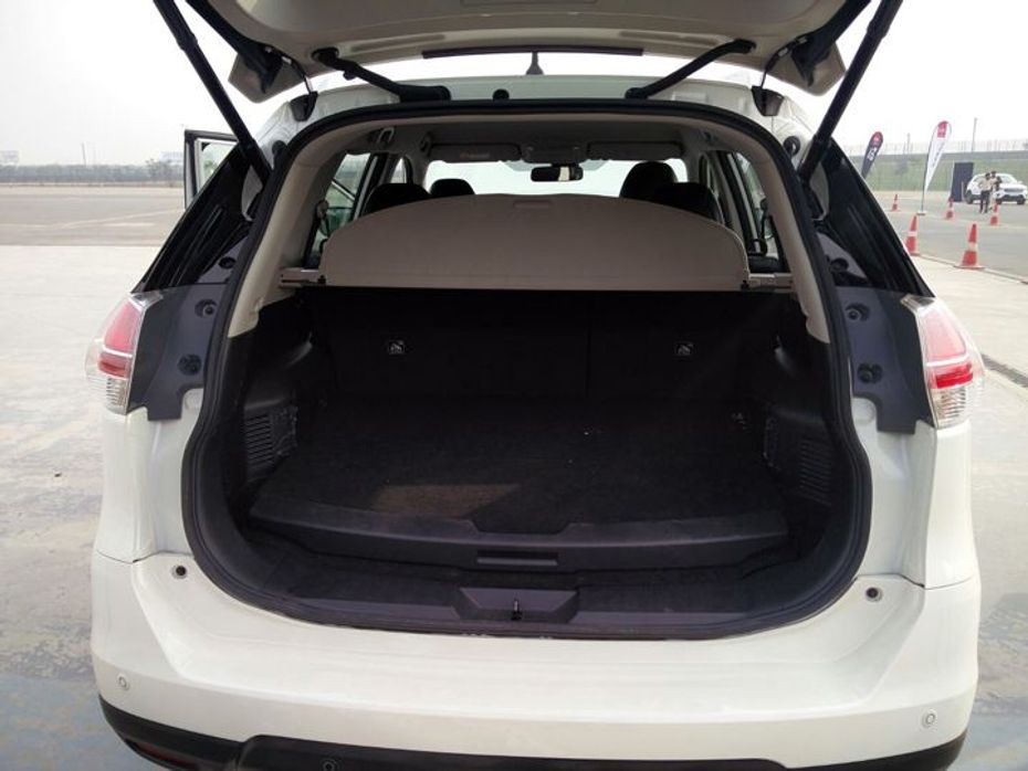 2016 Nissan X-Trail boot space