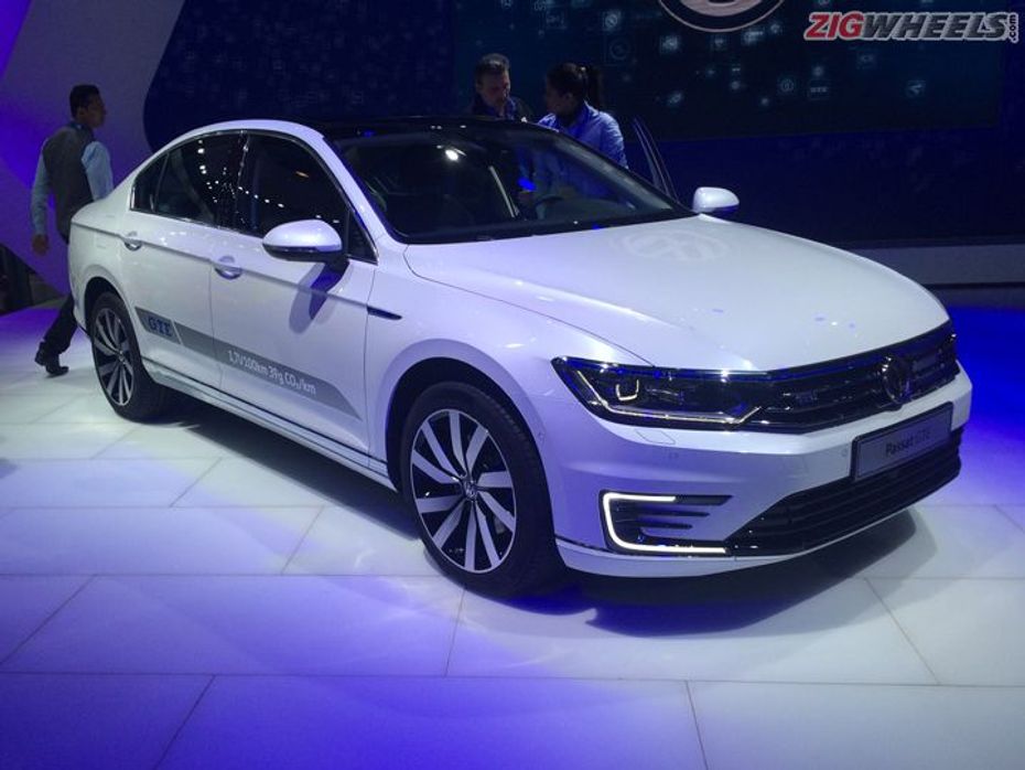 Volkswagen showcases Passat GTE hybrid