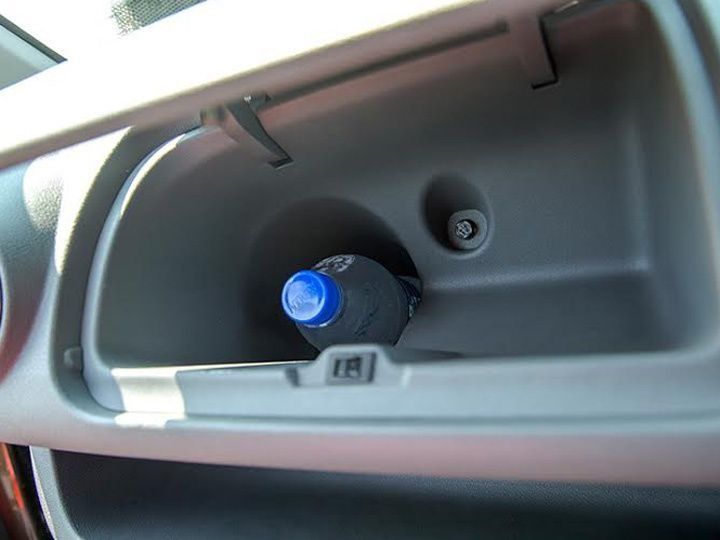 renault-kwid-bottle-holder-pic-photo-image-10092015-m8_720x540_720x540.jpg