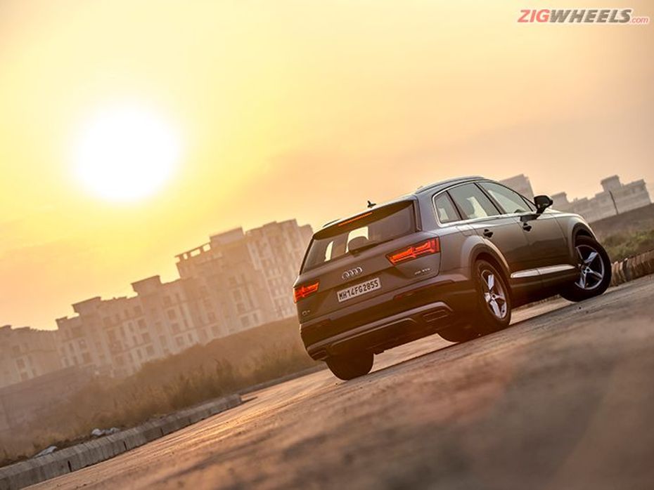 2016 Audi Q7 with sunrise in the backdrop