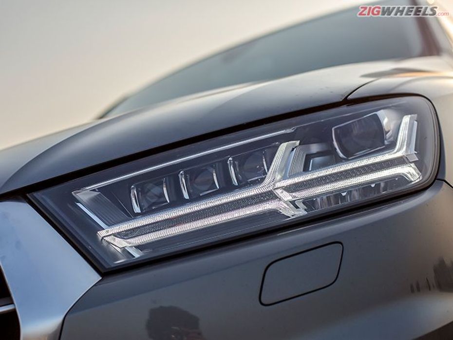 New Audi Q7 twin arrow headlight