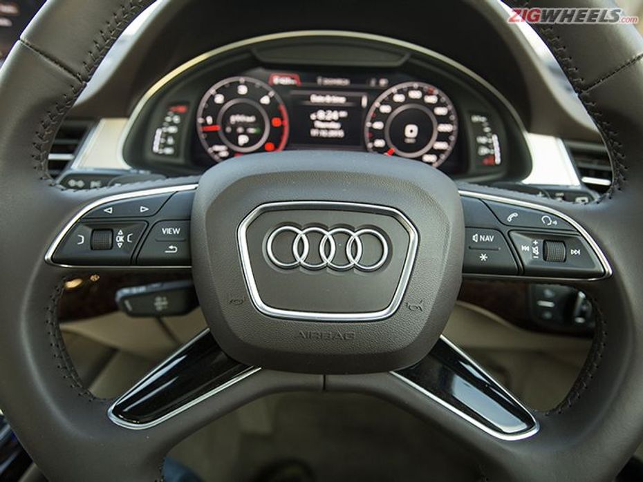 Four spoke steering wheel and 12 inch display on new Audi Q7