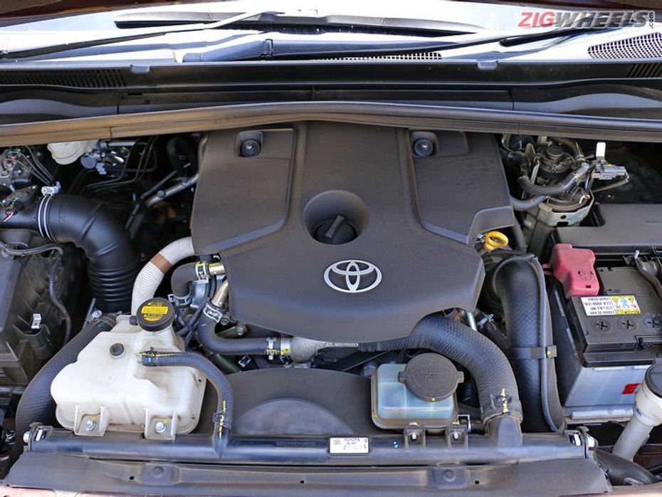 Toyota Innova Crysta vs Mahindra XUV50