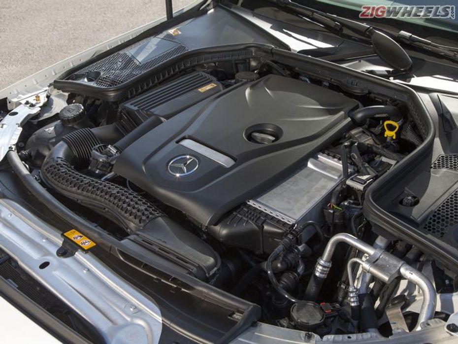 Mercedes-Benz C-Class Convertible: Engine Bay