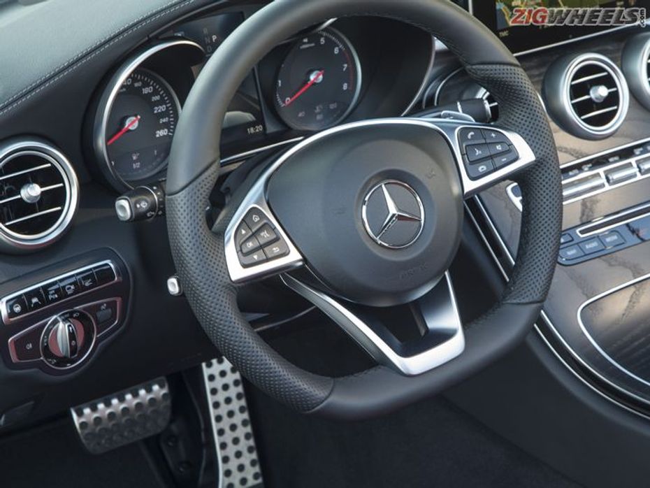 Mercedes-Benz C-Class Convertible: Steering Wheel