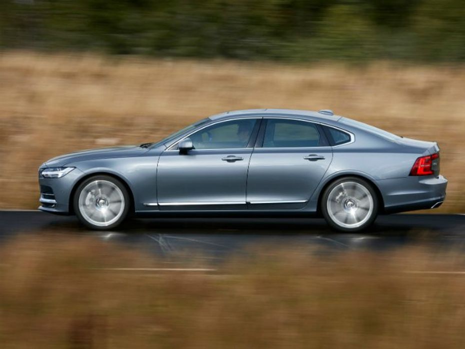 volvo S90 First Drive Review panning side shot
