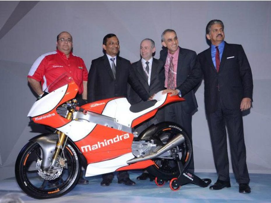 Anand Mahindra unveiling the MGP30 at 2016 Auto Expo