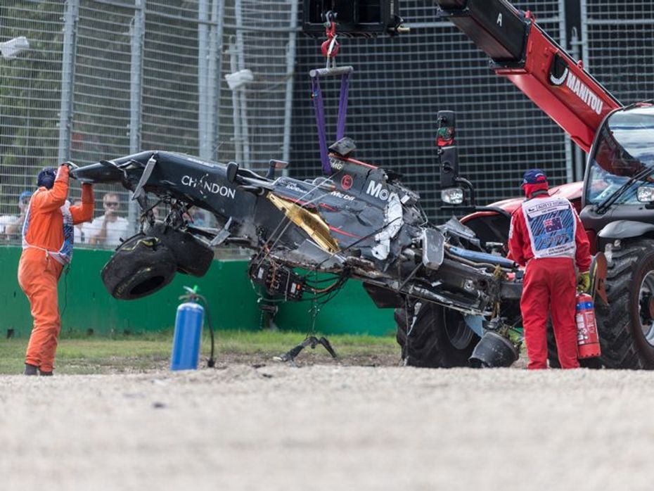 Fernando Alonso,McLaren crash Australian GP 2016