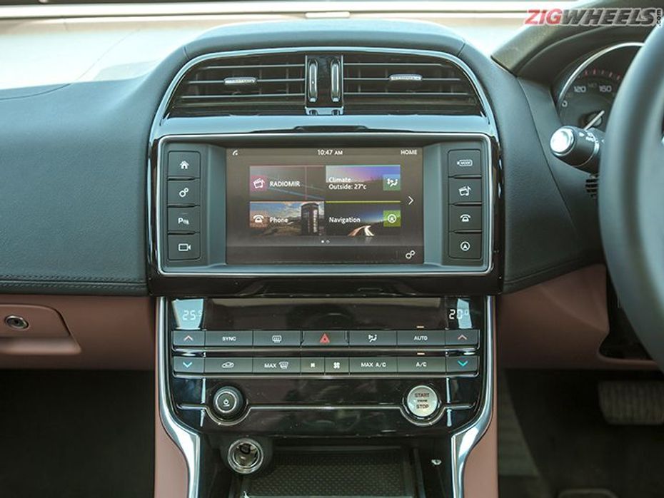 Jaguar XE centre console