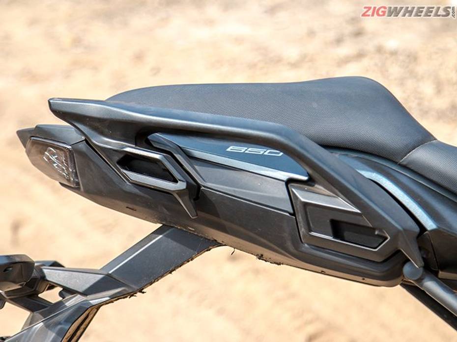 Kawasaki Versys 650 grab rails