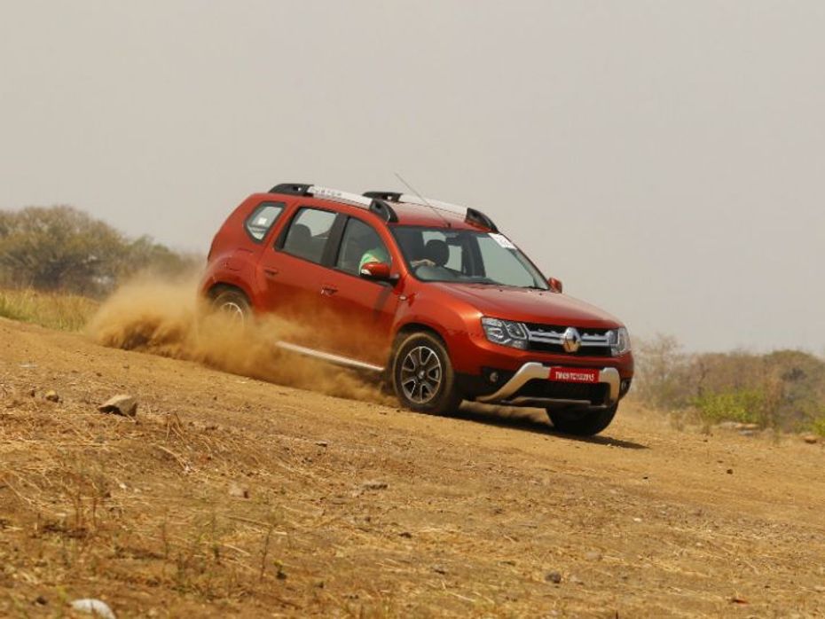 Feacelift Renault Duster Automatic Review cornering
