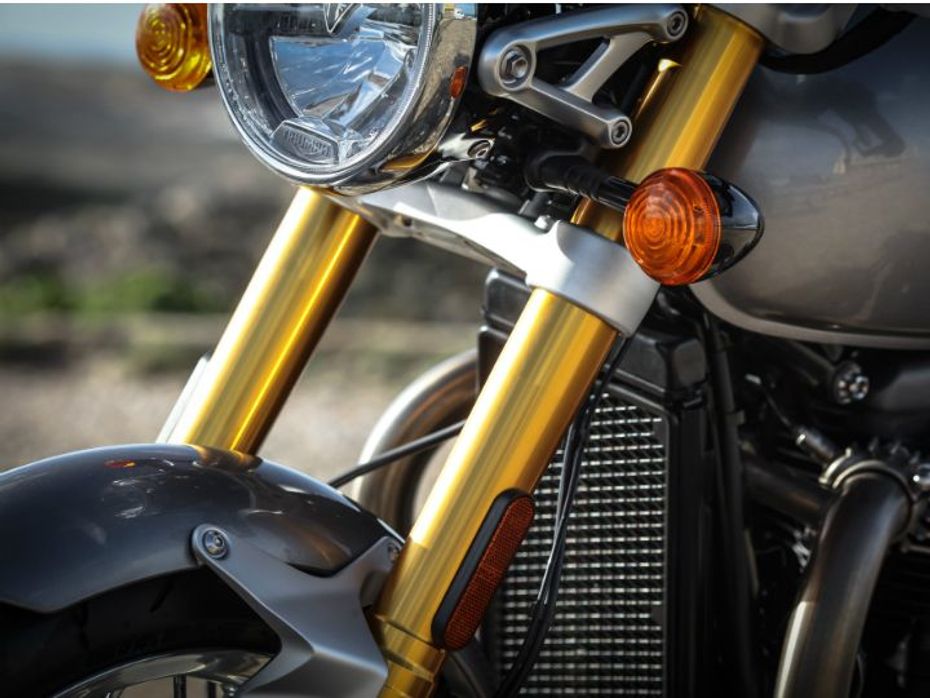The front forks are big-piston Ohlin units finished in that glorious gold colour
