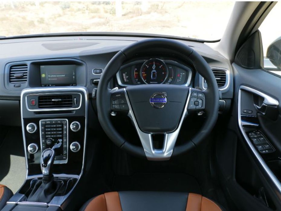 Volvo S60 Cross Country dashboard