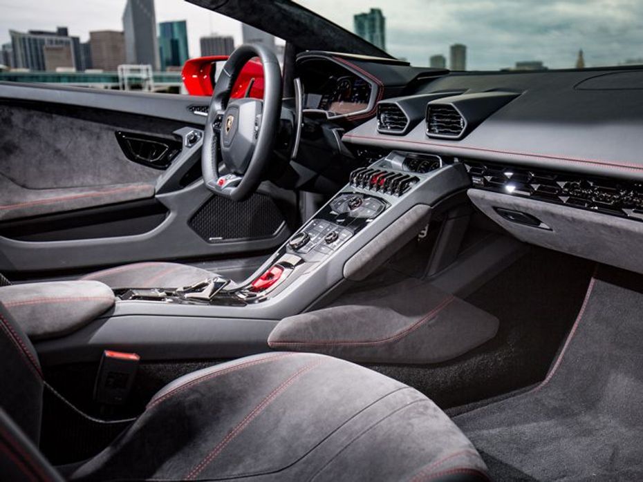 Lamborghini Huracan Spyder interior