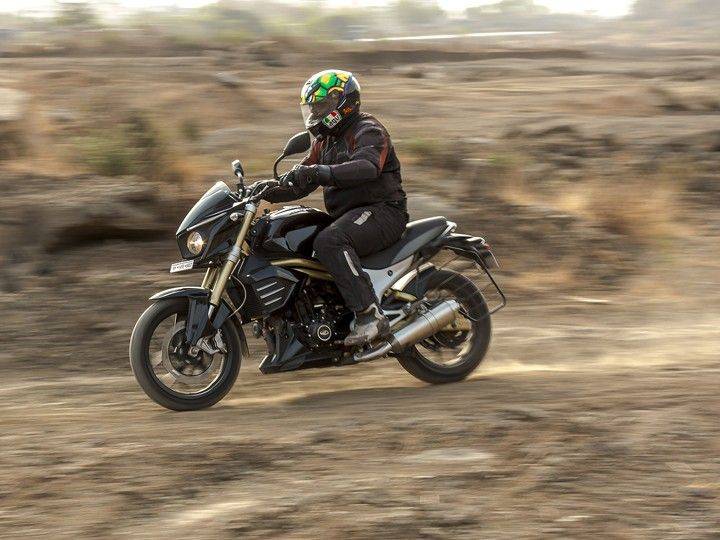 Mahindra Mojo action shot