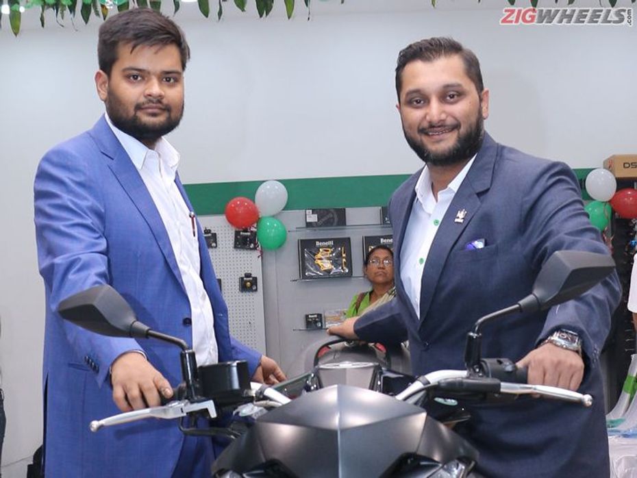 Shirish Kulkarni with Gaurav Bajaj at the launch of new Siliguri dealership